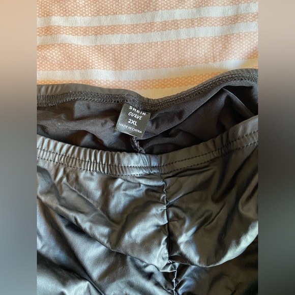 Black leather stacked pants - Picture 3 of 3